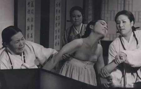 太监是怎么排尿的