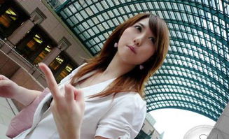 图片中的日本女的叫什么名字？