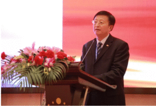 周立波56岁的富豪老婆胡洁是做什么的？怎么这么有钱？