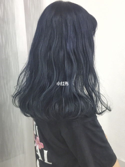 如何描述蓝黑色