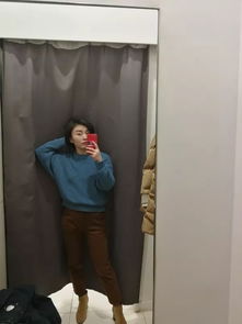 商场里试衣服 进试衣间前店员会给一个数字牌 就是