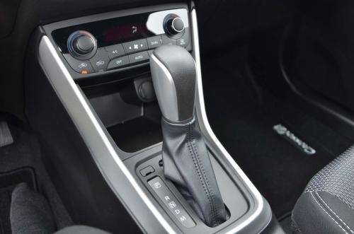 自动挡油门和刹车的位置图