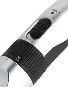 如何使用电动理发推子