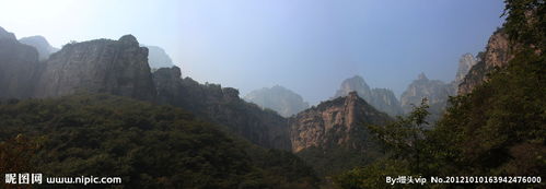 “一览众山小”的全诗是什么？