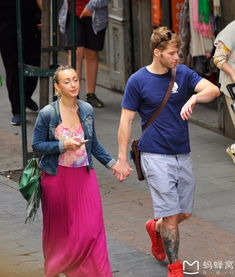 女大三抱金砖的意思下一句