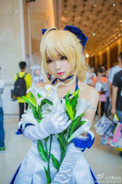 87版《红楼梦》好像是片尾曲吧，没有歌词的，只是