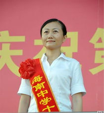 给老师的颁奖词（50字左右）文采好点。在线等