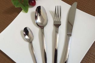 吃西餐刀叉怎么拿左手拿刀