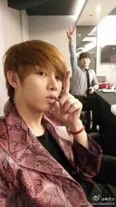 金希澈微博只关注一人,金希澈微博告别李菲儿