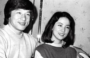 成龙的儿子为什么姓房