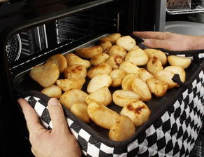 烤箱烤整个土豆要多久