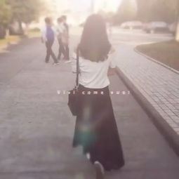 “背影女神”走红，看到裙子的设计后，网友：看了瑟