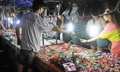 现在摆地摊卖什么比较好