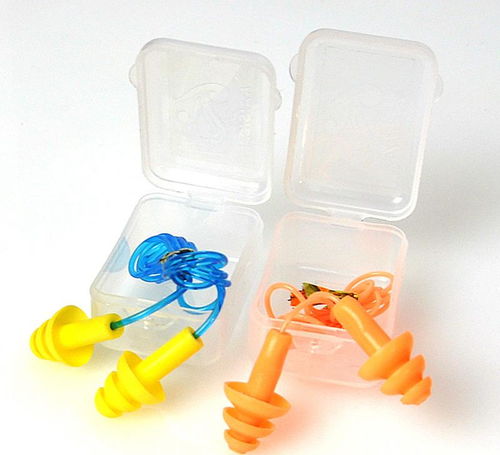 游泳耳塞怎么用