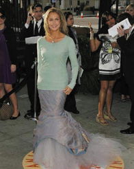 "出位"是什么意思啊???