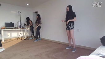 斗鱼TV直播写作业的口罩美女，说：看球静静看,别吵