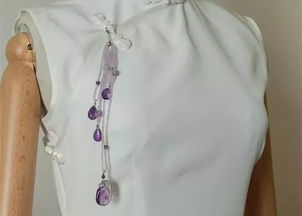 旗袍压襟扣在哪个位置