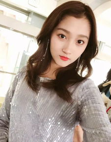 关晓彤多大和鹿晗在一起的